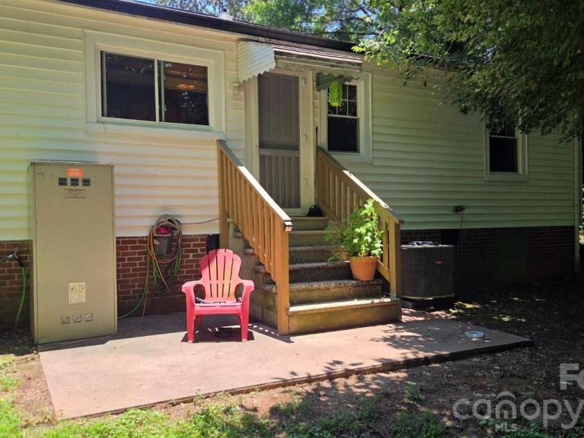 809 Alexander Street, Lincolnton, NC 28092.  MLS# CAR4395562, YatesRealty ID 46489. Back
