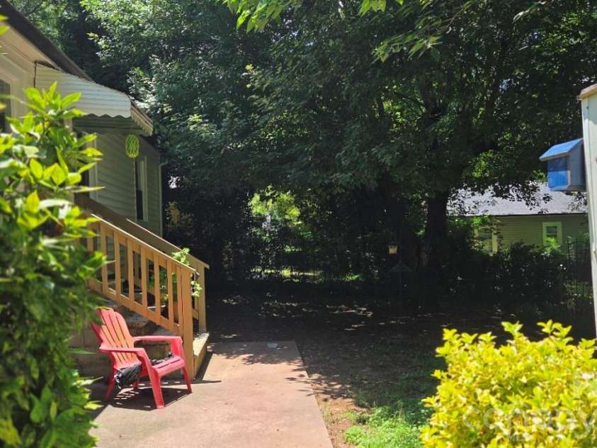 809 Alexander Street, Lincolnton, NC 28092.  MLS# CAR4395562, YatesRealty ID 46489. Back yard