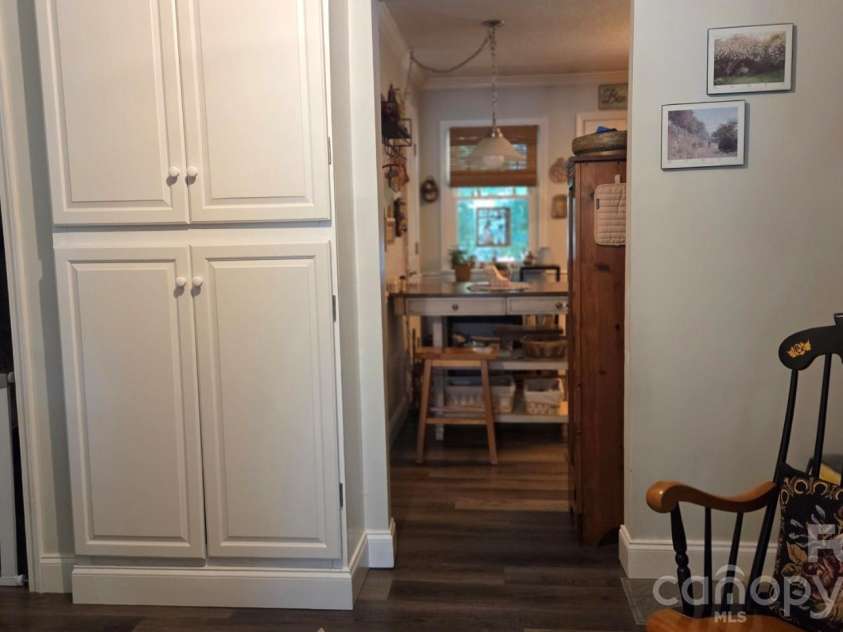 809 Alexander Street, Lincolnton, NC 28092.  MLS# CAR4395562, YatesRealty ID 46489. Central hallway