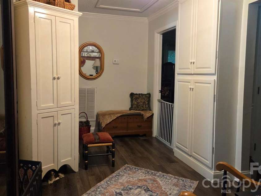 809 Alexander Street, Lincolnton, NC 28092.  MLS# CAR4395562, YatesRealty ID 46489. Central hallway