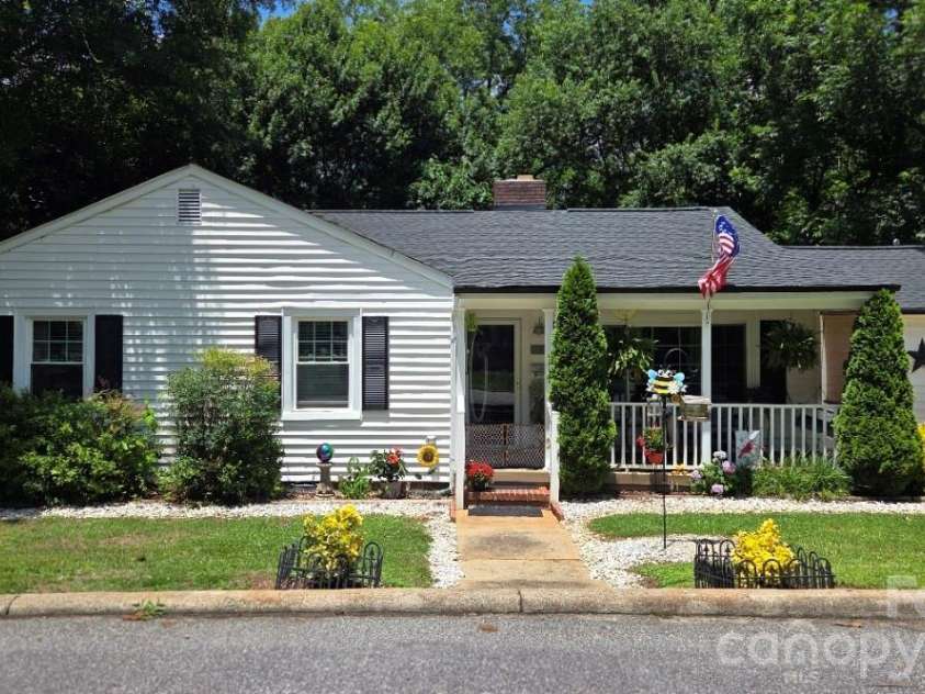 809 Alexander Street, Lincolnton, NC 28092.  MLS# CAR4395562, YatesRealty ID 46489. Front