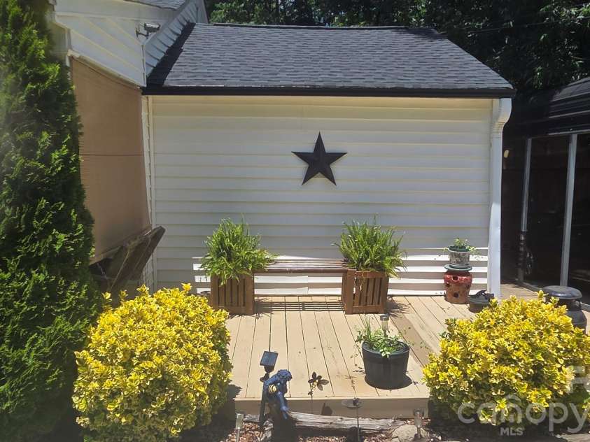 809 Alexander Street, Lincolnton, NC 28092.  MLS# CAR4395562, YatesRealty ID 46489. Front patio