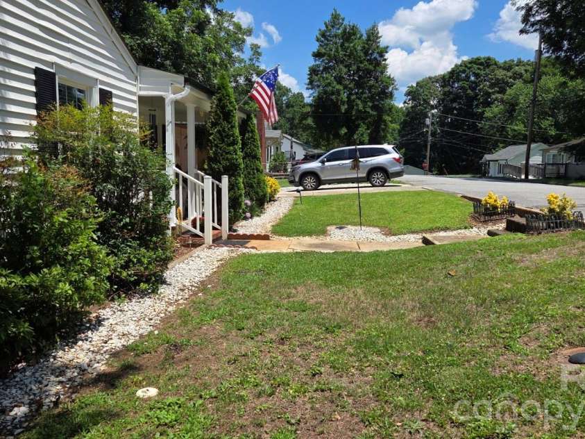 809 Alexander Street, Lincolnton, NC 28092.  MLS# CAR4395562, YatesRealty ID 46489. Front yard