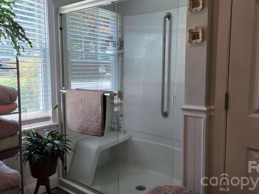 809 Alexander Street, Lincolnton, NC 28092.  MLS# CAR4395562, YatesRealty ID 46489. Full bath with walk in shower