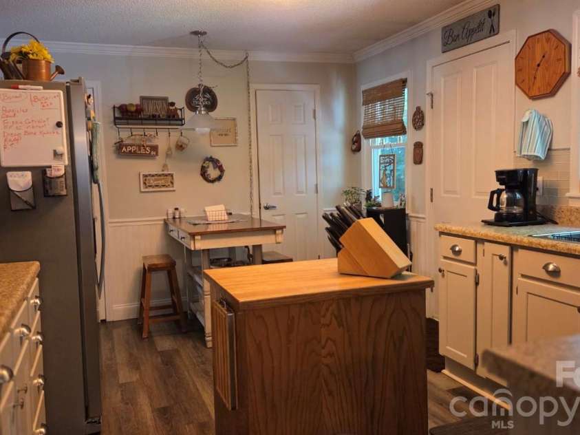 809 Alexander Street, Lincolnton, NC 28092.  MLS# CAR4395562, YatesRealty ID 46489. Kitchen