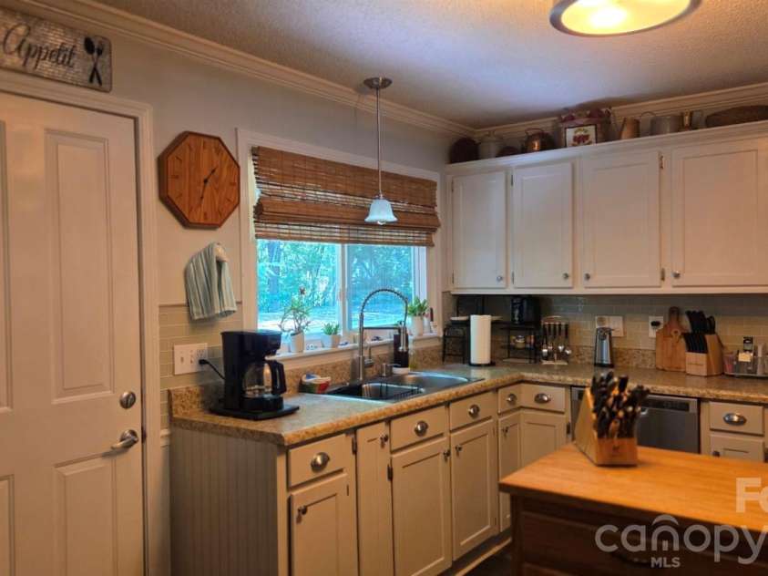809 Alexander Street, Lincolnton, NC 28092.  MLS# CAR4395562, YatesRealty ID 46489. Kitchen