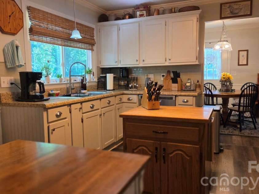 809 Alexander Street, Lincolnton, NC 28092.  MLS# CAR4395562, YatesRealty ID 46489. Kitchen
