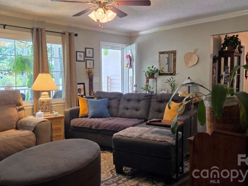 809 Alexander Street, Lincolnton, NC 28092.  MLS# CAR4395562, YatesRealty ID 46489. LR