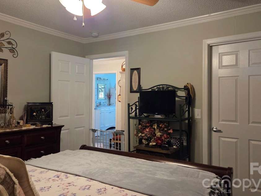 809 Alexander Street, Lincolnton, NC 28092.  MLS# CAR4395562, YatesRealty ID 46489. Primary BR