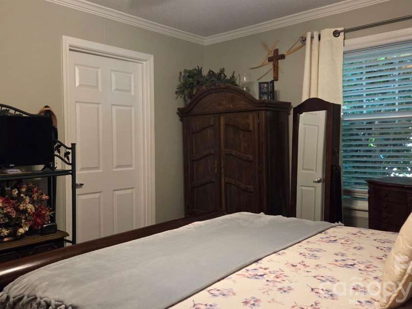 809 Alexander Street, Lincolnton, NC 28092.  MLS# CAR4395562, YatesRealty ID 46489. Primary BR