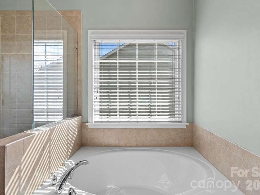 135 Rainberry Drive, Mooresville, NC 28117.  MLS# CAR4345698, YatesRealty ID 4649. Soaking tub offers the perfect spot to relax, read, and recharge