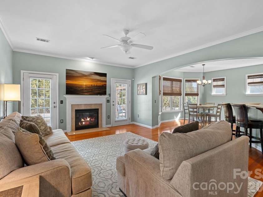 135 Rainberry Drive, Mooresville, NC 28117.  MLS# CAR4345698, YatesRealty ID 4649. Spacious living area flows effortlessly to the kitchen and breakfast nook, featuring a warm fireplace