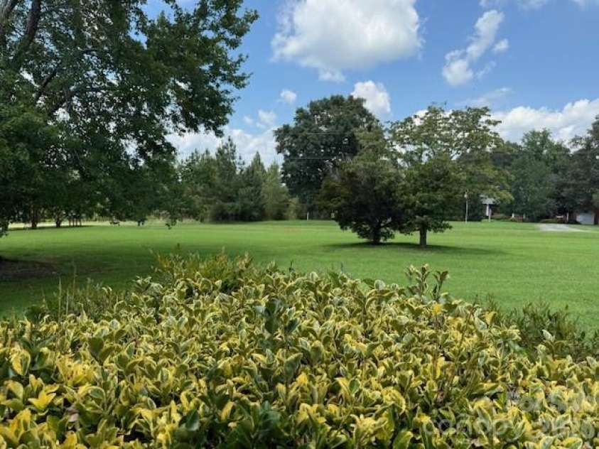 3319 Humphries Road, Shelby, NC 28150.  MLS# CAR4293516, YatesRealty ID 4649. Front Yard
