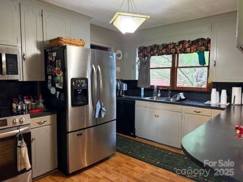 3319 Humphries Road, Shelby, NC 28150.  MLS# CAR4293516, YatesRealty ID 4649. Kitchen