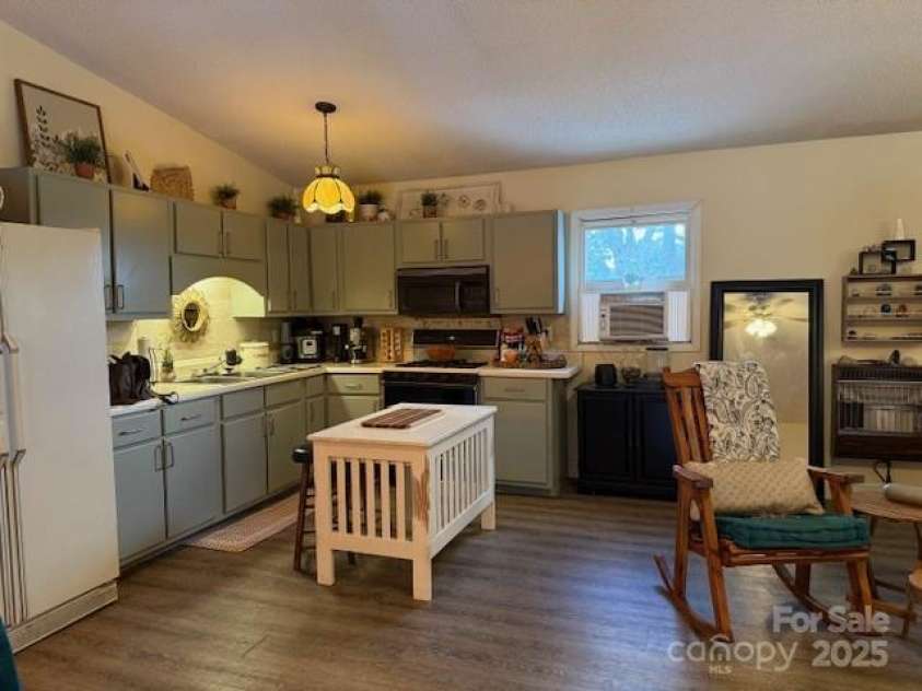 3319 Humphries Road, Shelby, NC 28150.  MLS# CAR4293516, YatesRealty ID 4649. Pool/Guest Quarters