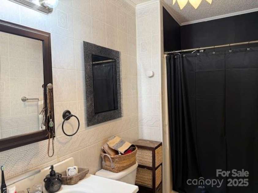 3319 Humphries Road, Shelby, NC 28150.  MLS# CAR4293516, YatesRealty ID 4649. Pool/Guest Quarters