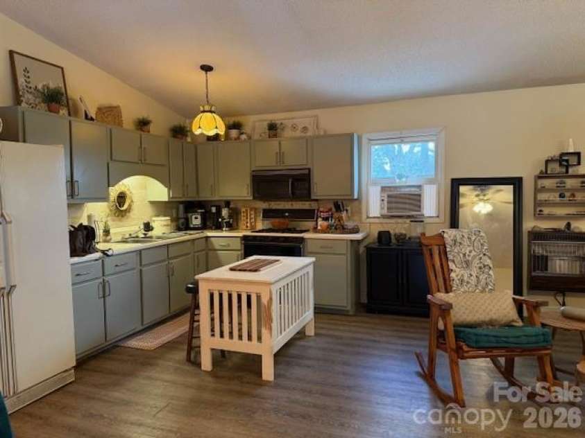 3319 Humphries Road, Shelby, NC 28150.  MLS# CAR4293516, YatesRealty ID 4649. Pool/Guest Quarters