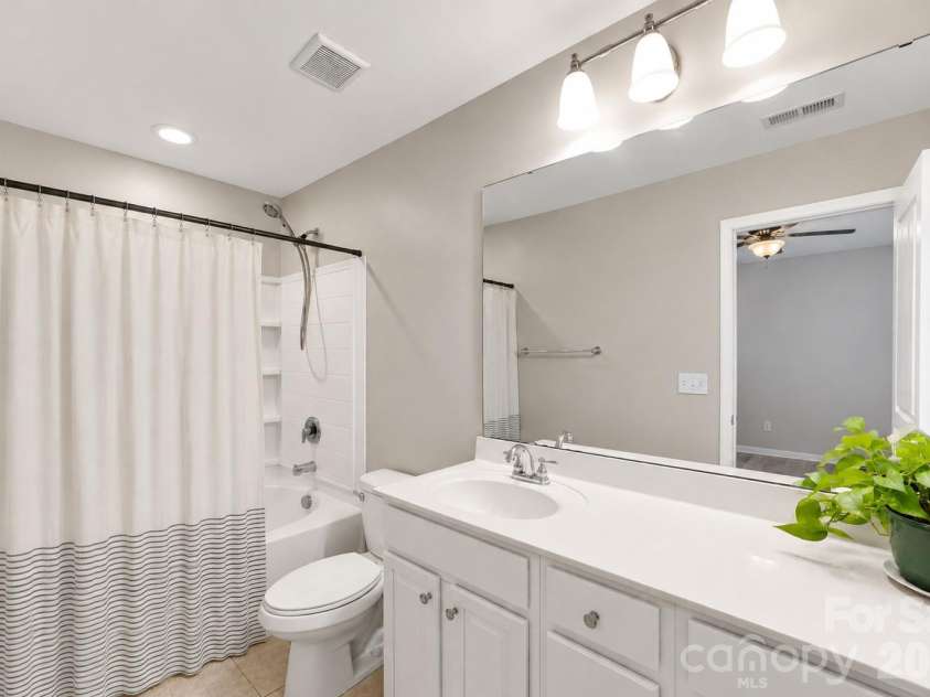 149 Leyton Loop, Mooresville, NC 28117.  MLS# CAR4416765, YatesRealty ID 46491. Primary Bathroom