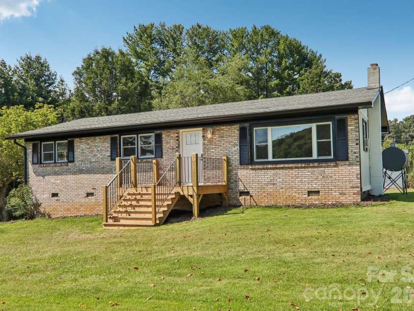 120 Sonoma Road, Waynesville, NC 28786.  MLS# CAR4416940, YatesRealty ID 46494. 