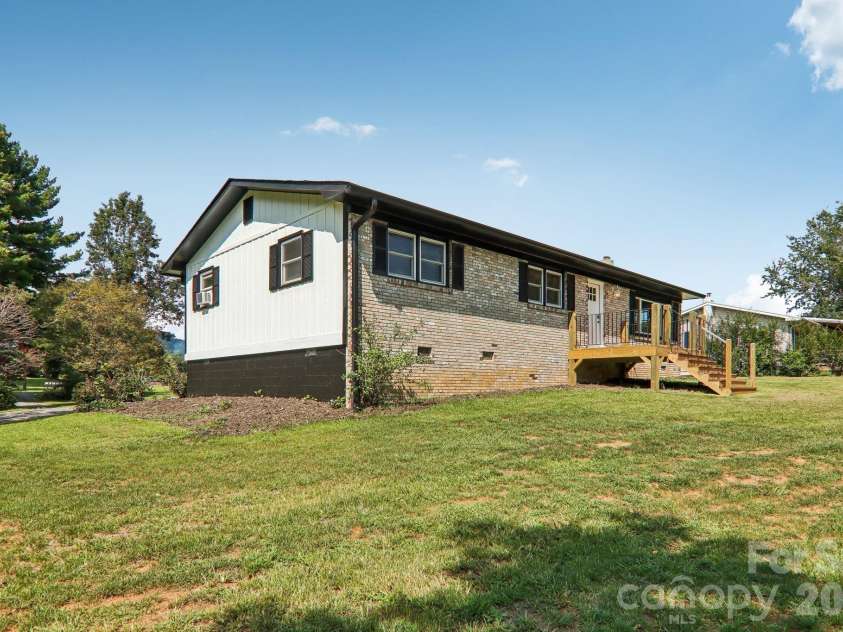120 Sonoma Road, Waynesville, NC 28786.  MLS# CAR4416940, YatesRealty ID 46494. 