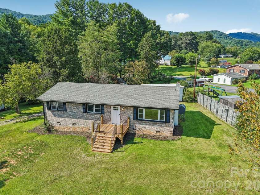 120 Sonoma Road, Waynesville, NC 28786.  MLS# CAR4416940, YatesRealty ID 46494. 