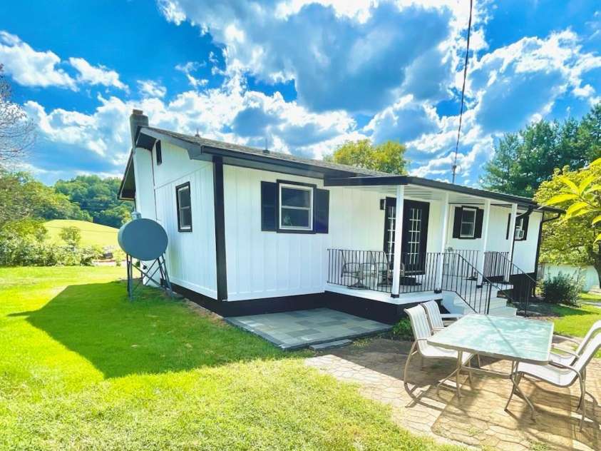 120 Sonoma Road, Waynesville, NC 28786.  MLS# CAR4416940, YatesRealty ID 46494. 