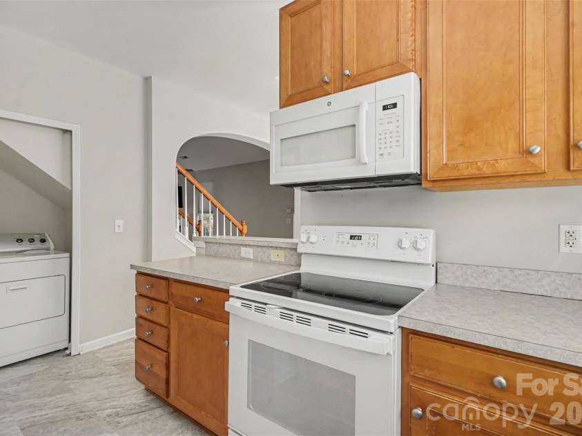 1148 Drummond Lane, Matthews, NC 28104.  MLS# CAR4416165, YatesRealty ID 46496. 