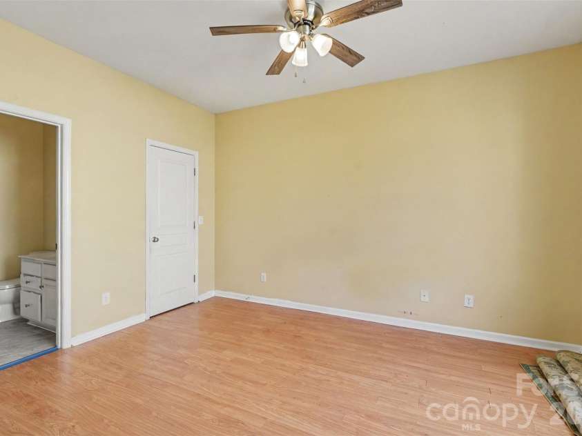 1148 Drummond Lane, Matthews, NC 28104.  MLS# CAR4416165, YatesRealty ID 46496. 