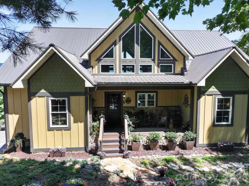 100 Brookstone Mountain Trail, Franklin, NC 28734.  MLS# CAR4417171, YatesRealty ID 46499. 