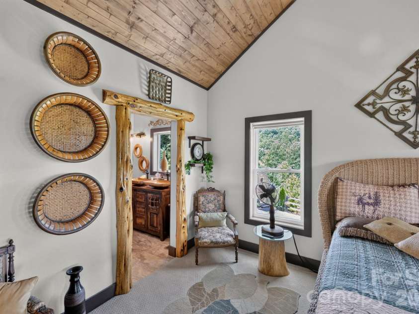 100 Brookstone Mountain Trail, Franklin, NC 28734.  MLS# CAR4417171, YatesRealty ID 46499. 