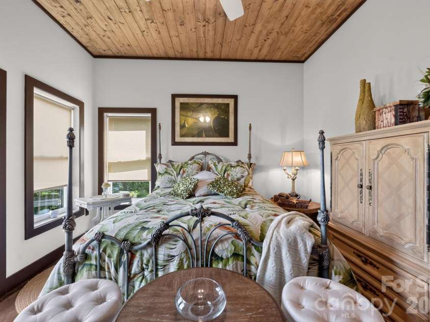 100 Brookstone Mountain Trail, Franklin, NC 28734.  MLS# CAR4417171, YatesRealty ID 46499. 