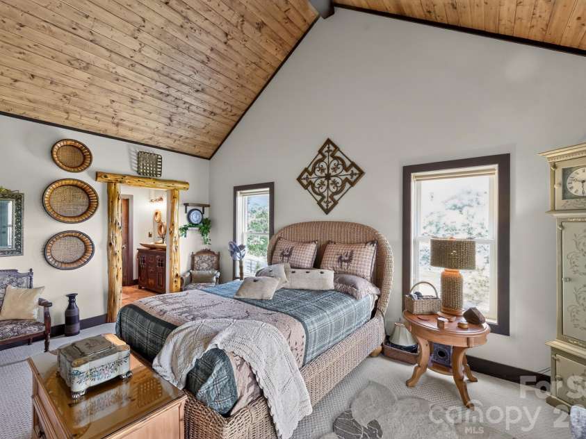 100 Brookstone Mountain Trail, Franklin, NC 28734.  MLS# CAR4417171, YatesRealty ID 46499. 