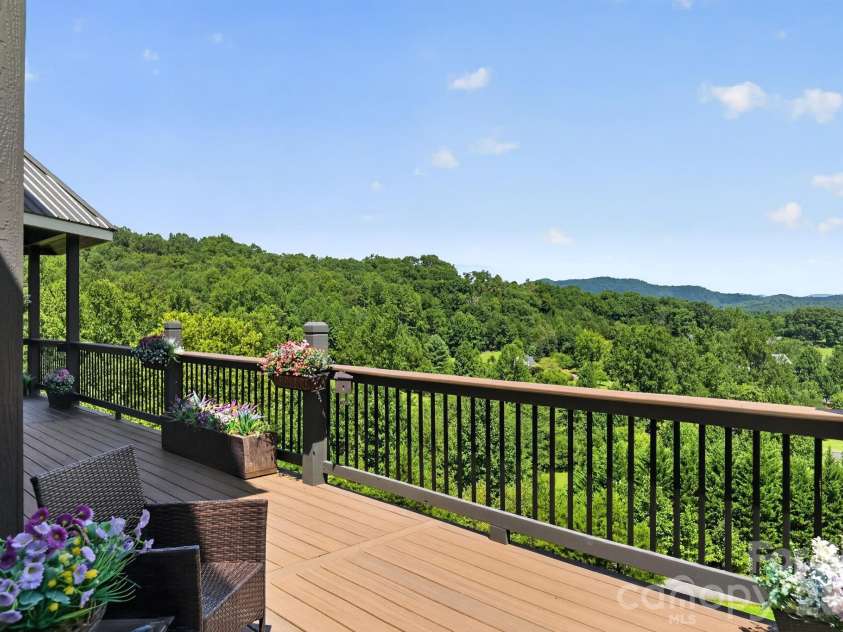 100 Brookstone Mountain Trail, Franklin, NC 28734.  MLS# CAR4417171, YatesRealty ID 46499. 
