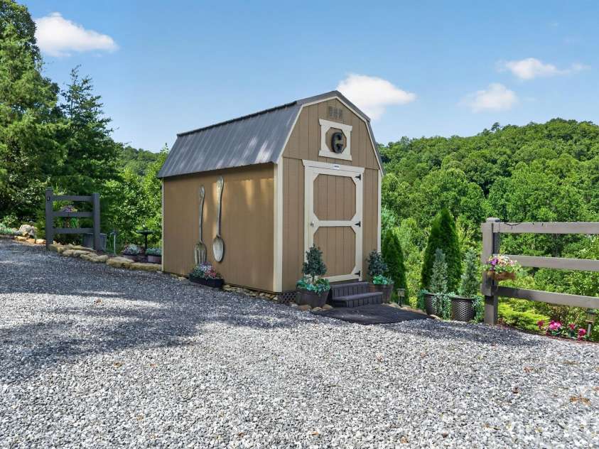 100 Brookstone Mountain Trail, Franklin, NC 28734.  MLS# CAR4417171, YatesRealty ID 46499. 