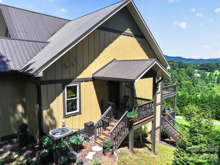 100 Brookstone Mountain Trail, Franklin, NC 28734.  MLS# CAR4417171, YatesRealty ID 46499. 