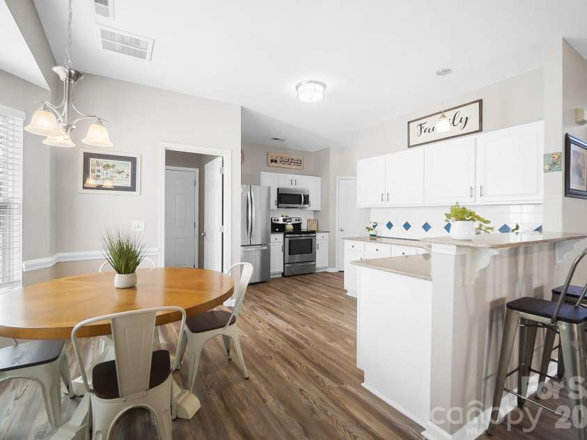 6904 Reedy Creek Road, Charlotte, NC 28215.  MLS# CAR4335977, YatesRealty ID 4650. 