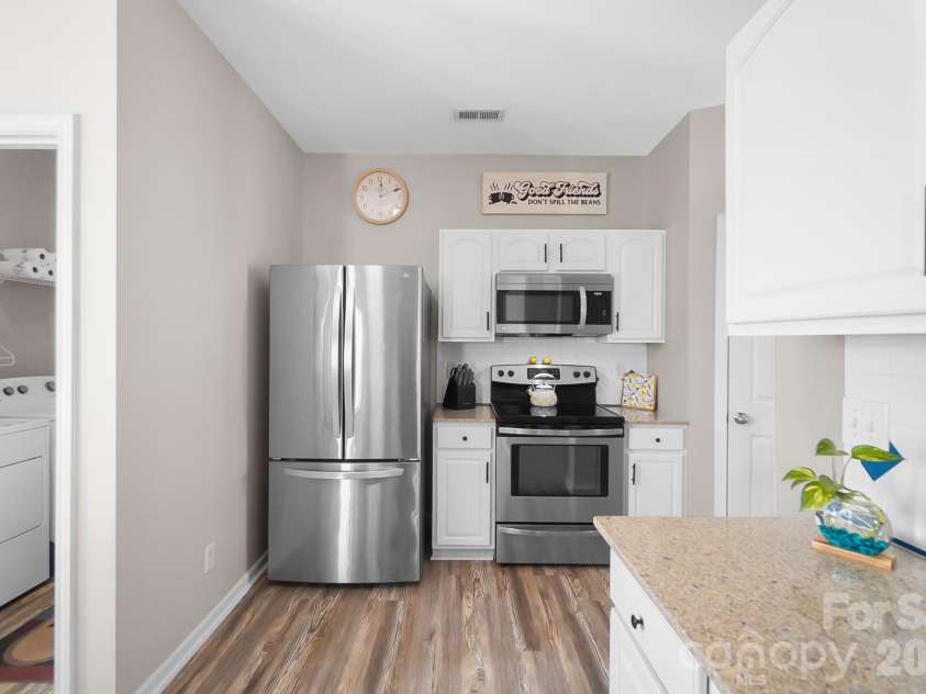 6904 Reedy Creek Road, Charlotte, NC 28215.  MLS# CAR4335977, YatesRealty ID 4650. 