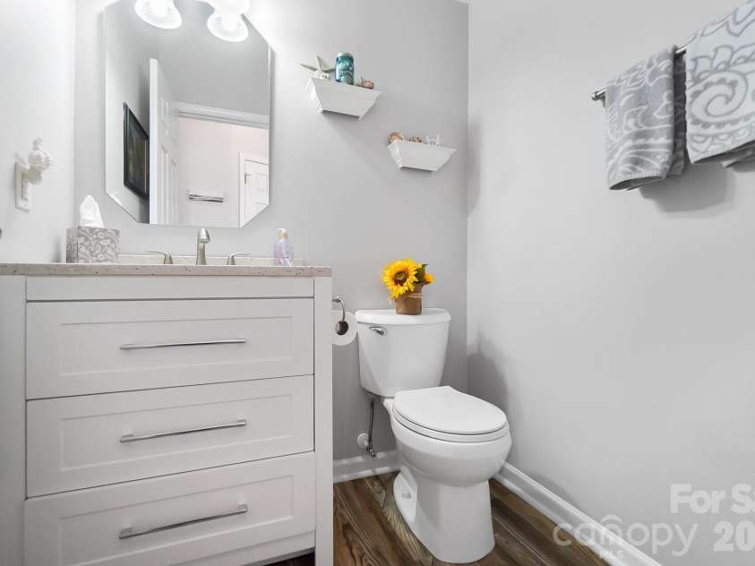 6904 Reedy Creek Road, Charlotte, NC 28215.  MLS# CAR4335977, YatesRealty ID 4650. 