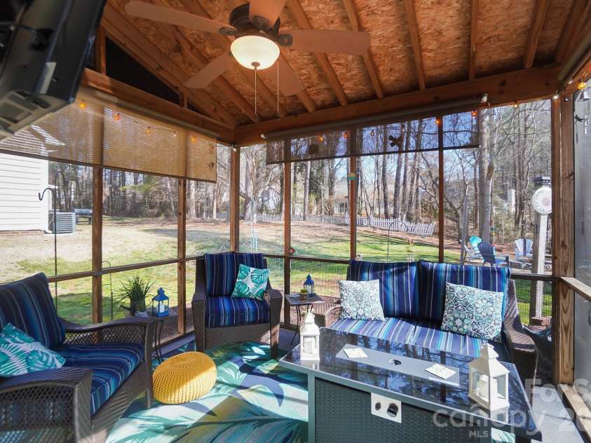 6904 Reedy Creek Road, Charlotte, NC 28215.  MLS# CAR4335977, YatesRealty ID 4650. 