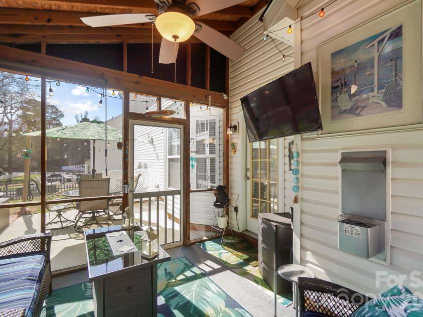 6904 Reedy Creek Road, Charlotte, NC 28215.  MLS# CAR4335977, YatesRealty ID 4650. 