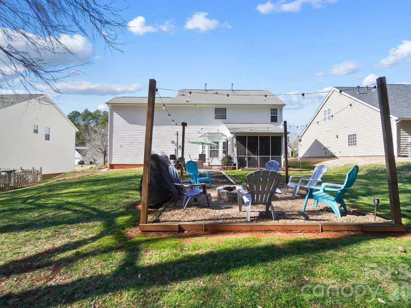 6904 Reedy Creek Road, Charlotte, NC 28215.  MLS# CAR4335977, YatesRealty ID 4650. 