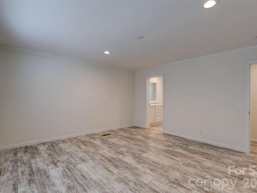 978 Old York Road, Chester, SC 29706.  MLS# CAR4343132, YatesRealty ID 4650. 