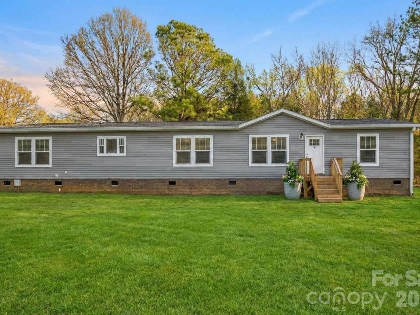 978 Old York Road, Chester, SC 29706.  MLS# CAR4343132, YatesRealty ID 4650. 