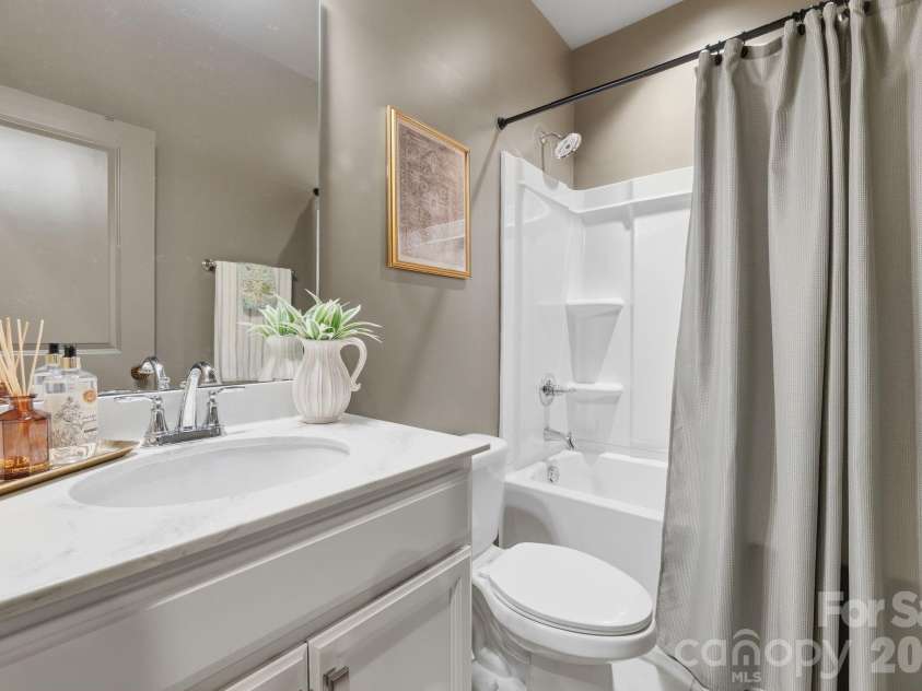 9122 Oban Passage Drive, Charlotte, NC 28273.  MLS# CAR4410306, YatesRealty ID 46501. 