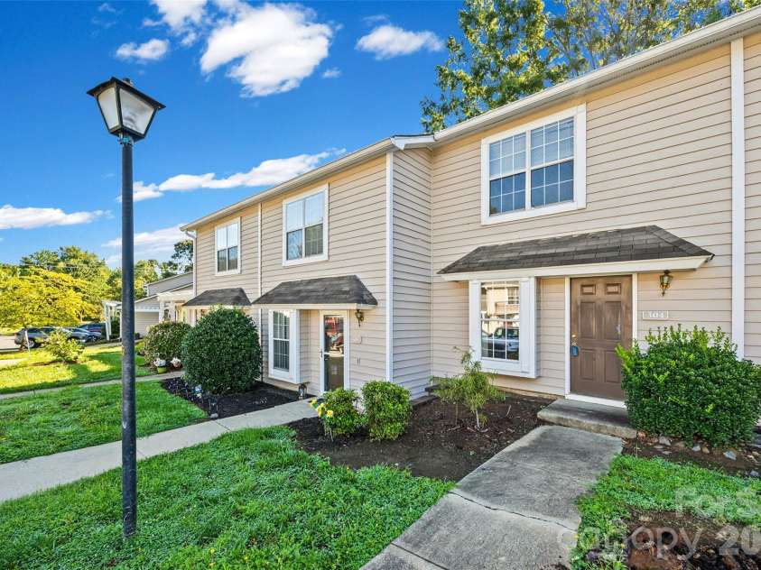 304 Heritage Parkway, Fort Mill, SC 29715.  MLS# CAR4413047, YatesRealty ID 46502. 