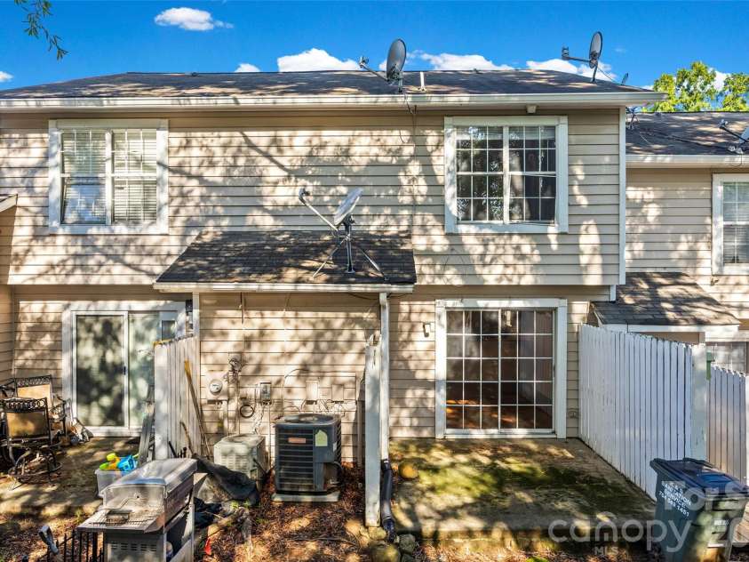 304 Heritage Parkway, Fort Mill, SC 29715.  MLS# CAR4413047, YatesRealty ID 46502. 