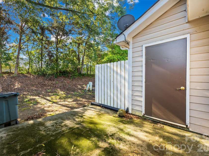 304 Heritage Parkway, Fort Mill, SC 29715.  MLS# CAR4413047, YatesRealty ID 46502. 