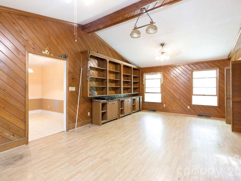 3550 Tree Line Drive, Rock Hill, SC 29732.  MLS# CAR4417396, YatesRealty ID 46503. Built-in Shelving in Great Room