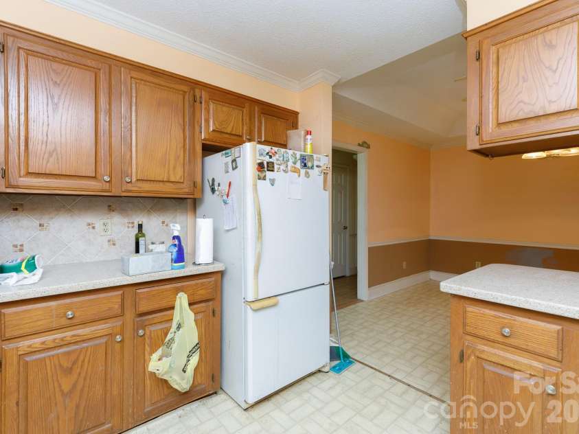 3550 Tree Line Drive, Rock Hill, SC 29732.  MLS# CAR4417396, YatesRealty ID 46503. Lots of Cupboards