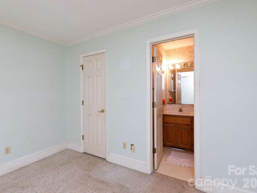 3550 Tree Line Drive, Rock Hill, SC 29732.  MLS# CAR4417396, YatesRealty ID 46503. Primary Bedroom with walk-in Closet
